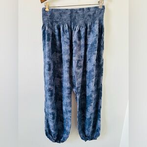 Lotus and Luna jogger pants Size Large